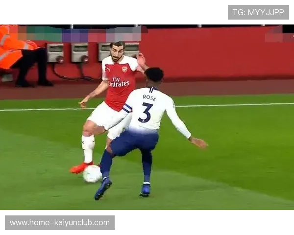 热刺边路短传配合把握住禁区内空当