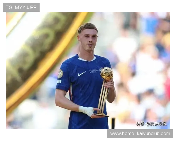 切尔西帕尔默背身护球转身推射极度冷静——技术与心态的慢速解析