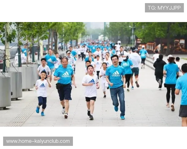 赛事主办方推出家庭套票促进亲子观赛文化发展，亲子家庭比赛